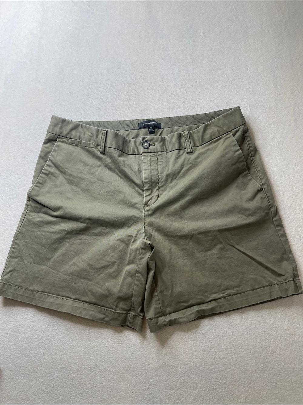 Banana Republic Olive Cotton Chino Shorts  WOMENS SIZE 12